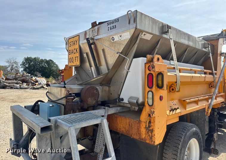 image for item DO2310 2006 International 7400 dump truck