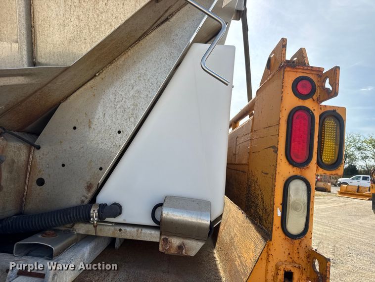 image for item DO2310 2006 International 7400 dump truck