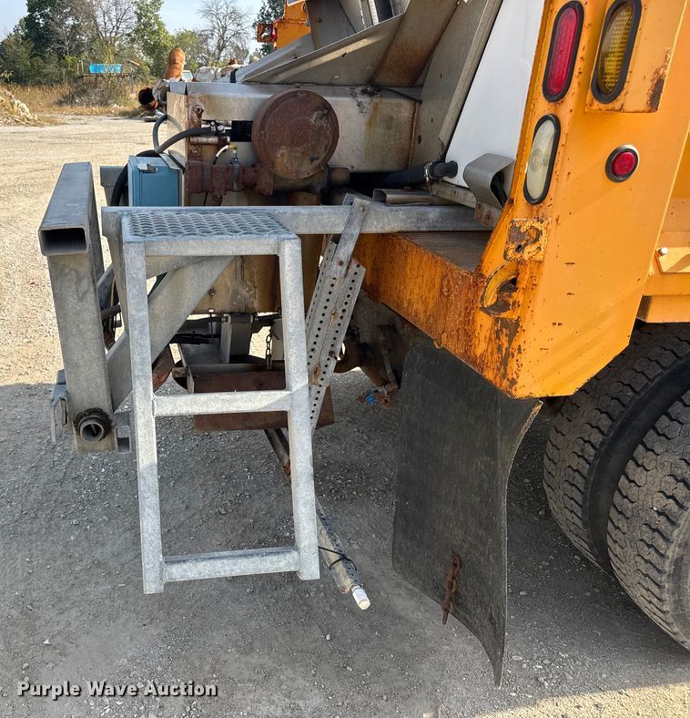 image for item DO2310 2006 International 7400 dump truck