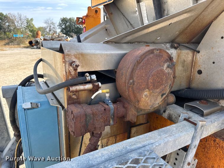 image for item DO2310 2006 International 7400 dump truck