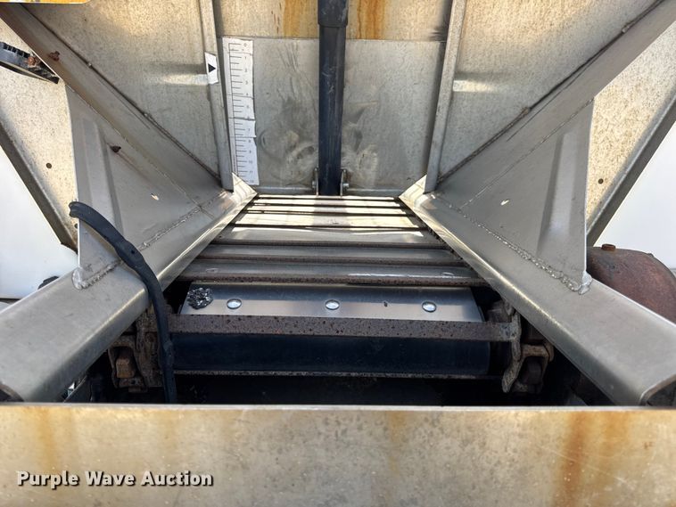 image for item DO2310 2006 International 7400 dump truck