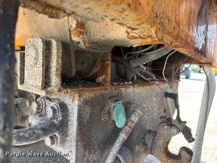 image for item DO2310 2006 International 7400 dump truck