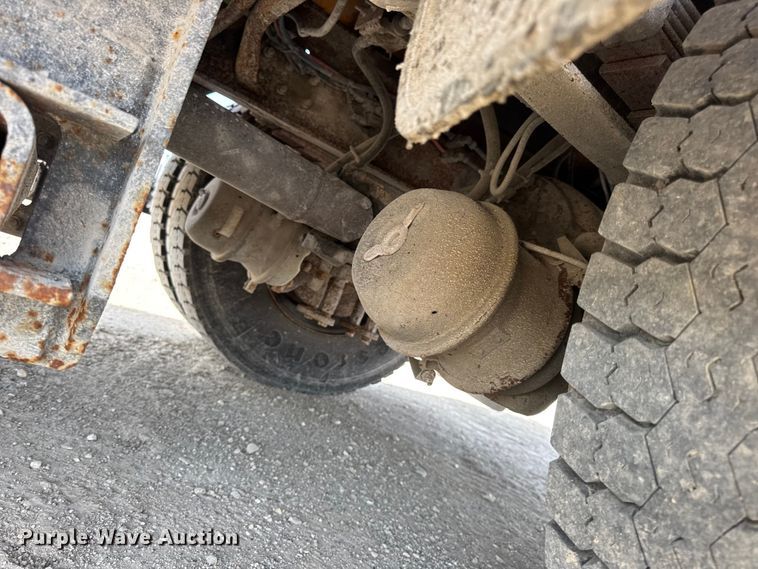 image for item DO2310 2006 International 7400 dump truck