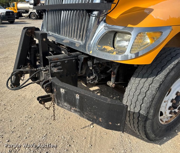 image for item DO2310 2006 International 7400 dump truck