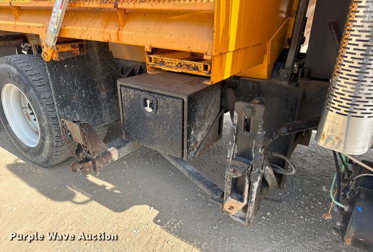 image for item DO2310 2006 International 7400 dump truck