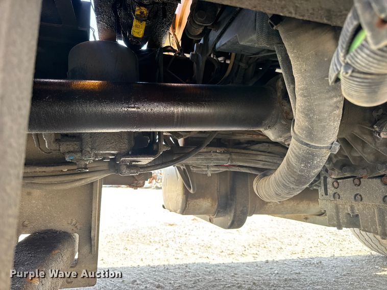 image for item DO2310 2006 International 7400 dump truck