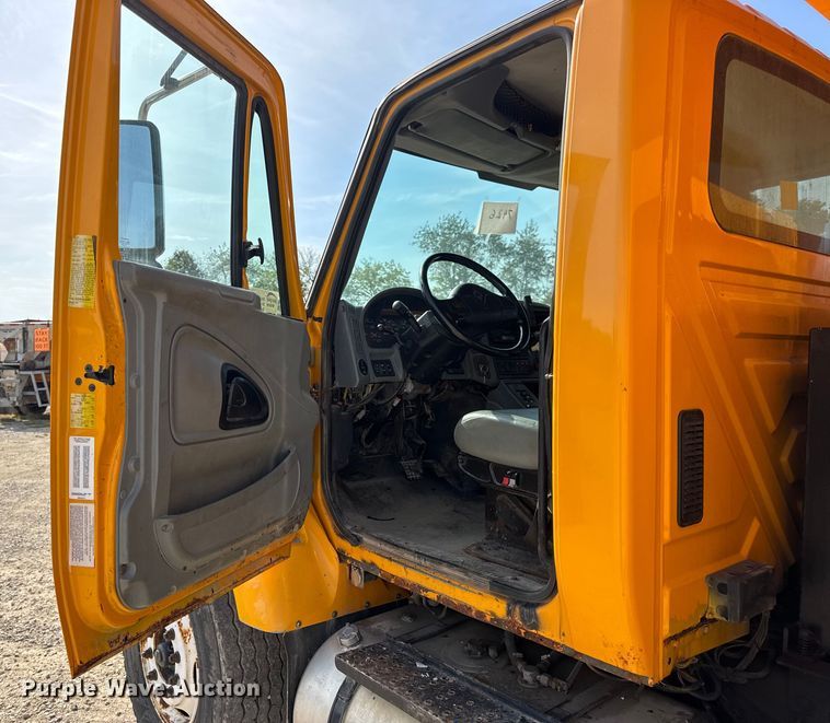 image for item DO2310 2006 International 7400 dump truck