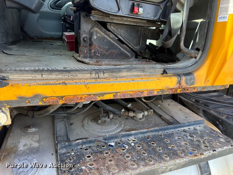 image for item DO2310 2006 International 7400 dump truck