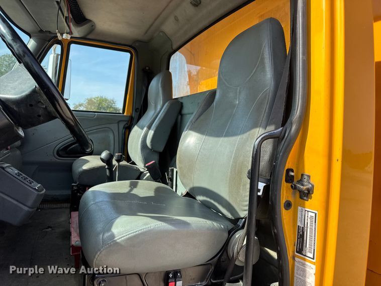 image for item DO2310 2006 International 7400 dump truck