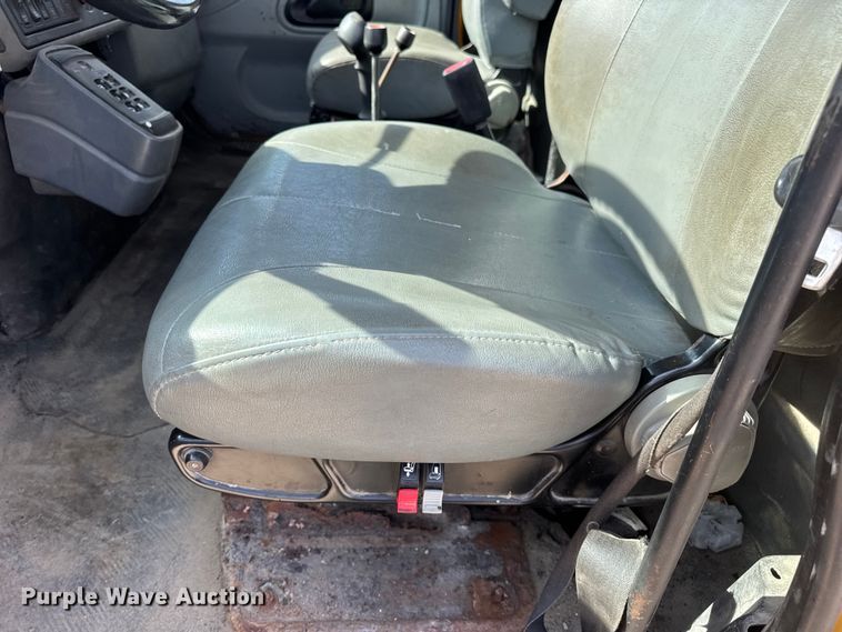 image for item DO2310 2006 International 7400 dump truck