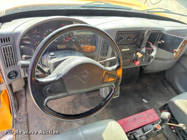 image for item DO2310 2006 International 7400 dump truck