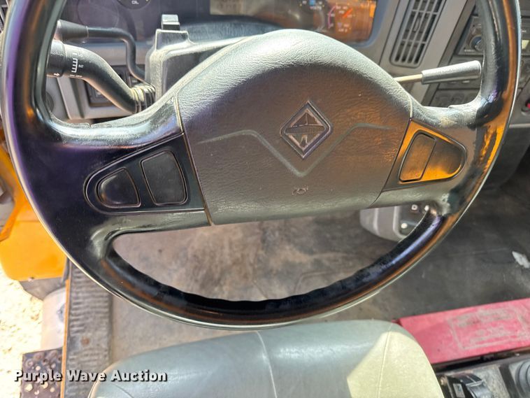 image for item DO2310 2006 International 7400 dump truck