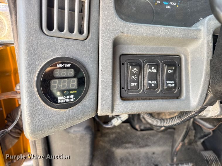 image for item DO2310 2006 International 7400 dump truck