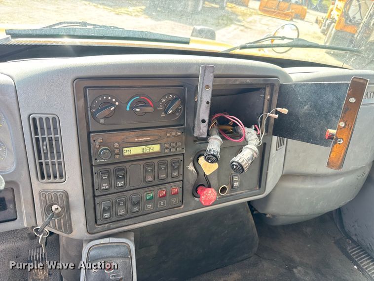 image for item DO2310 2006 International 7400 dump truck