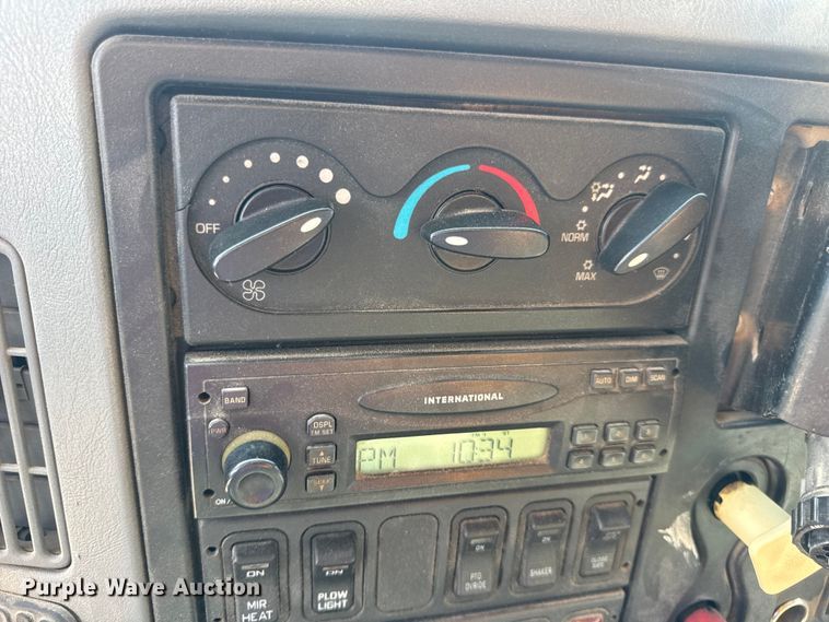 image for item DO2310 2006 International 7400 dump truck