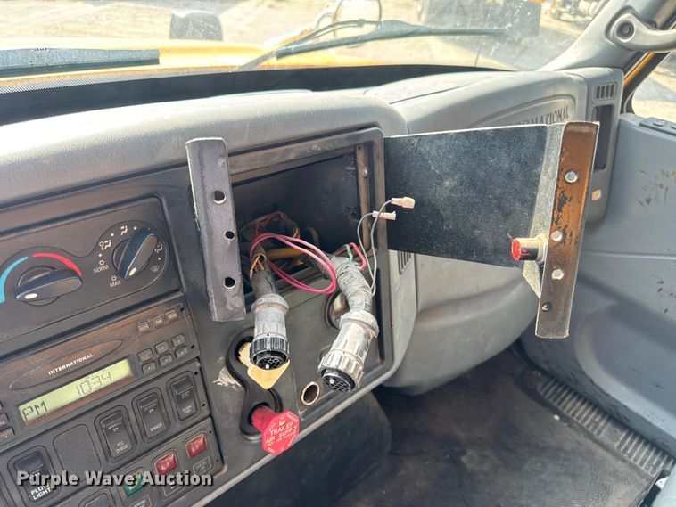 image for item DO2310 2006 International 7400 dump truck