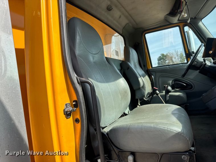 image for item DO2310 2006 International 7400 dump truck