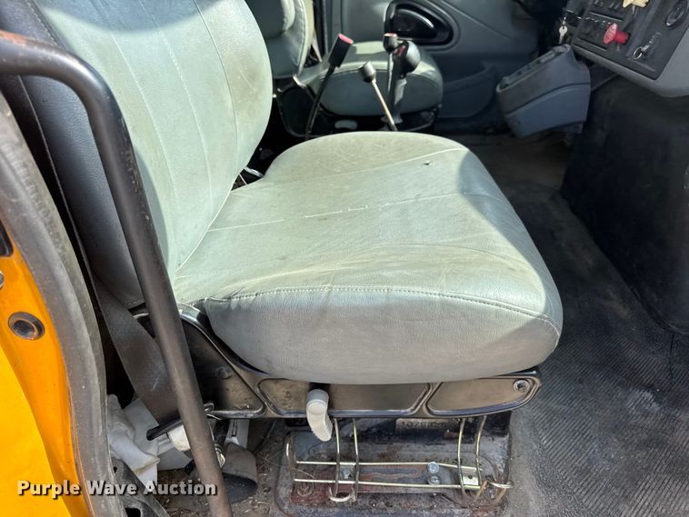 image for item DO2310 2006 International 7400 dump truck