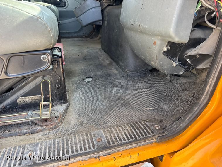 image for item DO2310 2006 International 7400 dump truck