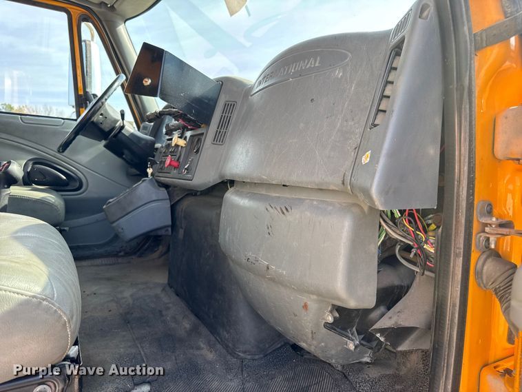 image for item DO2310 2006 International 7400 dump truck