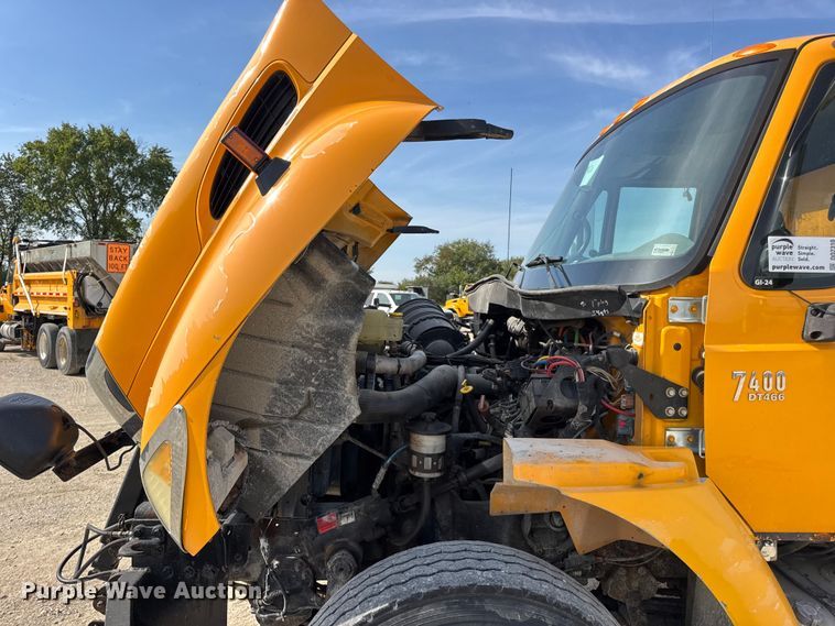 image for item DO2310 2006 International 7400 dump truck