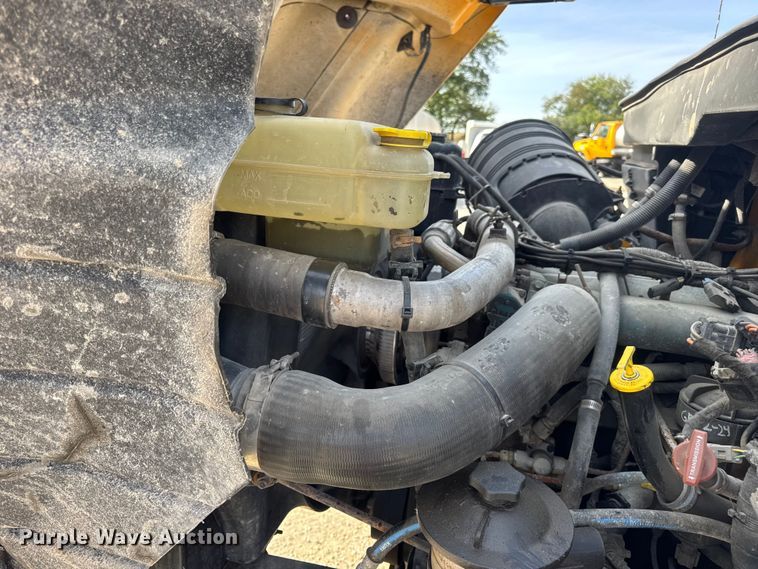 image for item DO2310 2006 International 7400 dump truck