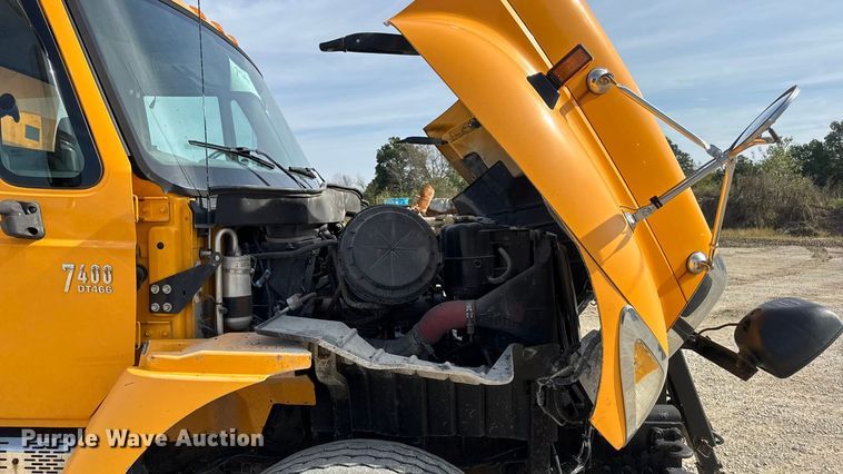 image for item DO2310 2006 International 7400 dump truck