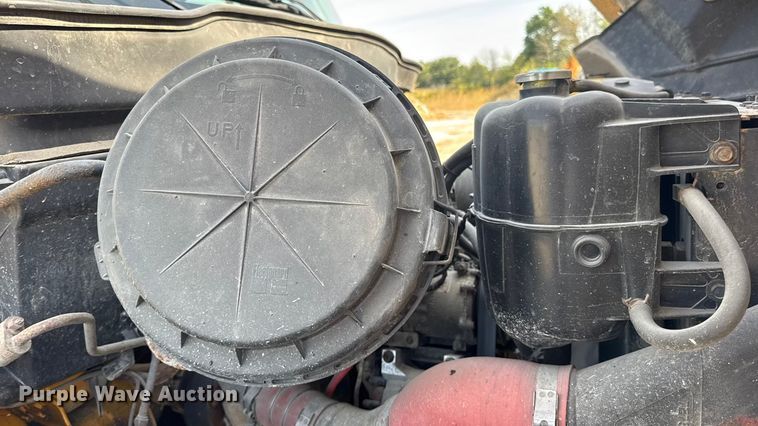 image for item DO2310 2006 International 7400 dump truck