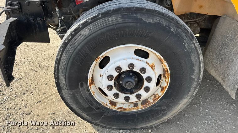 image for item DO2310 2006 International 7400 dump truck