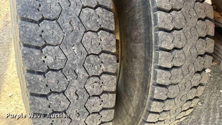 image for item DO2310 2006 International 7400 dump truck