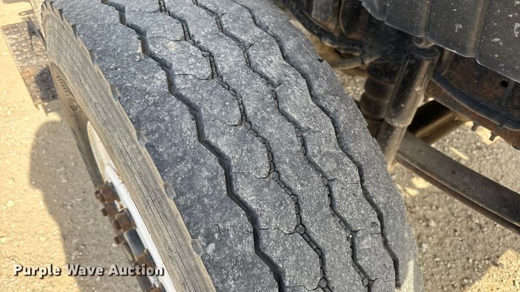 image for item DO2310 2006 International 7400 dump truck