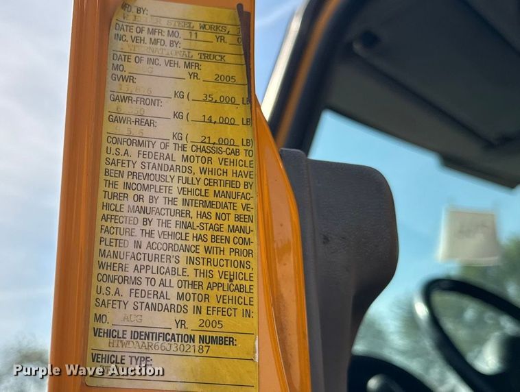 image for item DO2310 2006 International 7400 dump truck