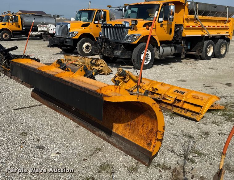 image for item DO2310 2006 International 7400 dump truck