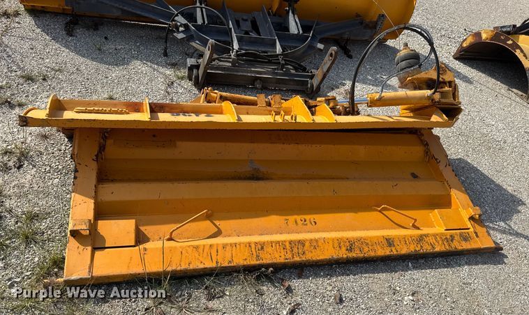 image for item DO2310 2006 International 7400 dump truck