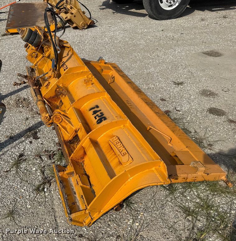 image for item DO2310 2006 International 7400 dump truck