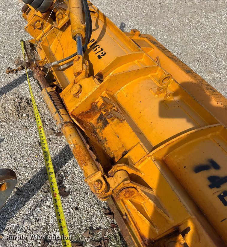 image for item DO2310 2006 International 7400 dump truck