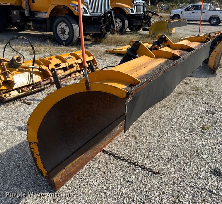 image for item DO2310 2006 International 7400 dump truck