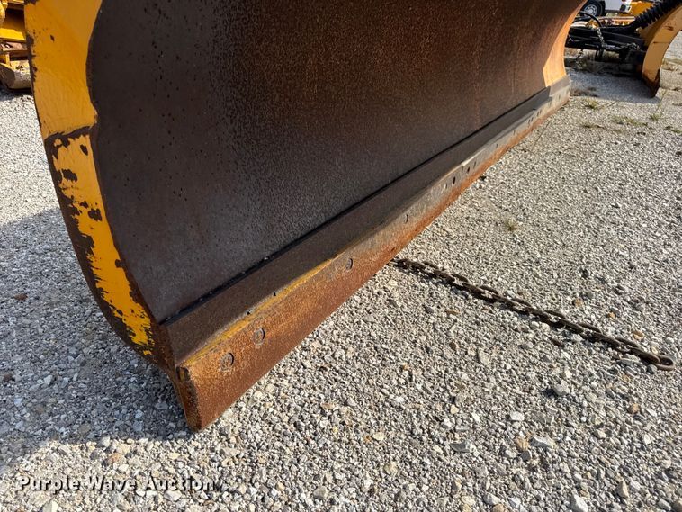 image for item DO2310 2006 International 7400 dump truck