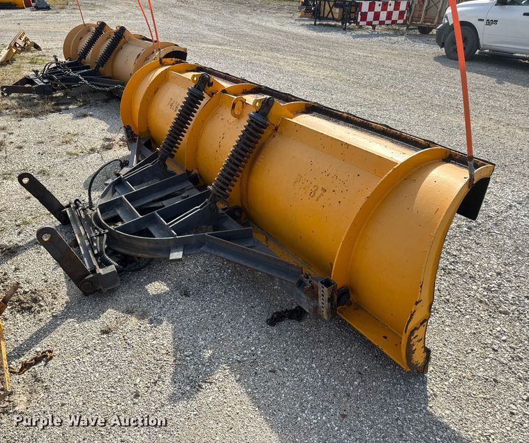 image for item DO2310 2006 International 7400 dump truck