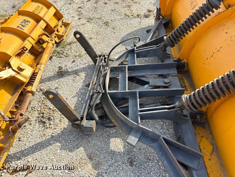 image for item DO2310 2006 International 7400 dump truck