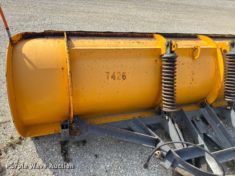 image for item DO2310 2006 International 7400 dump truck