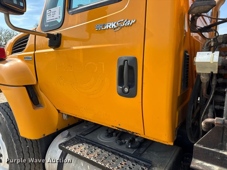 image for item DO2311 2009 International 7500 dump truck