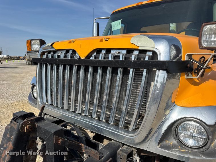 image for item DO2311 2009 International 7500 dump truck