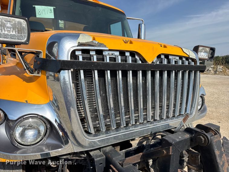 image for item DO2311 2009 International 7500 dump truck