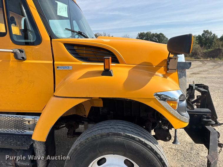 image for item DO2311 2009 International 7500 dump truck