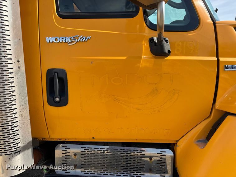 image for item DO2311 2009 International 7500 dump truck