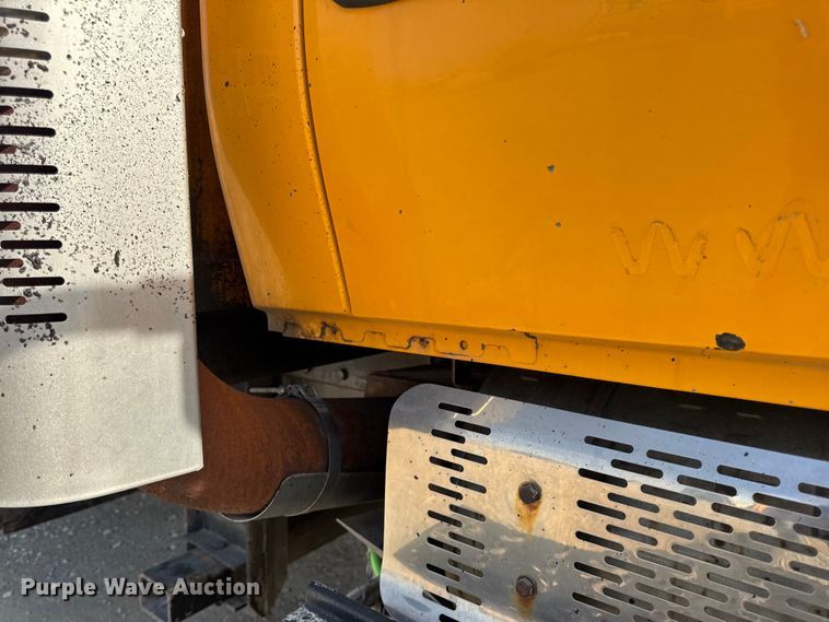 image for item DO2311 2009 International 7500 dump truck