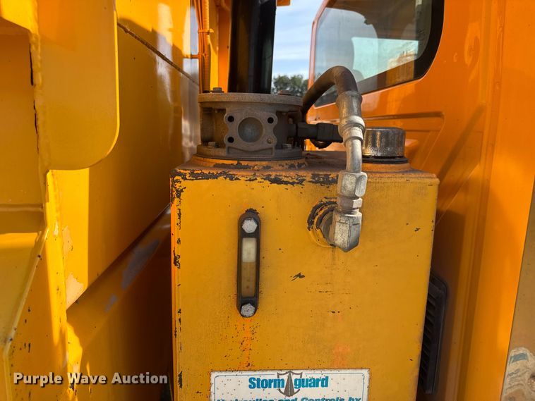 image for item DO2311 2009 International 7500 dump truck