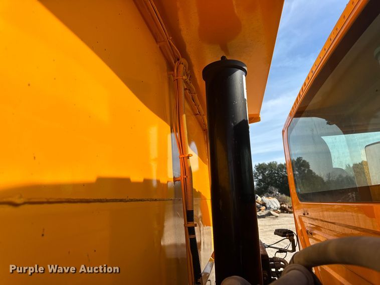 image for item DO2311 2009 International 7500 dump truck