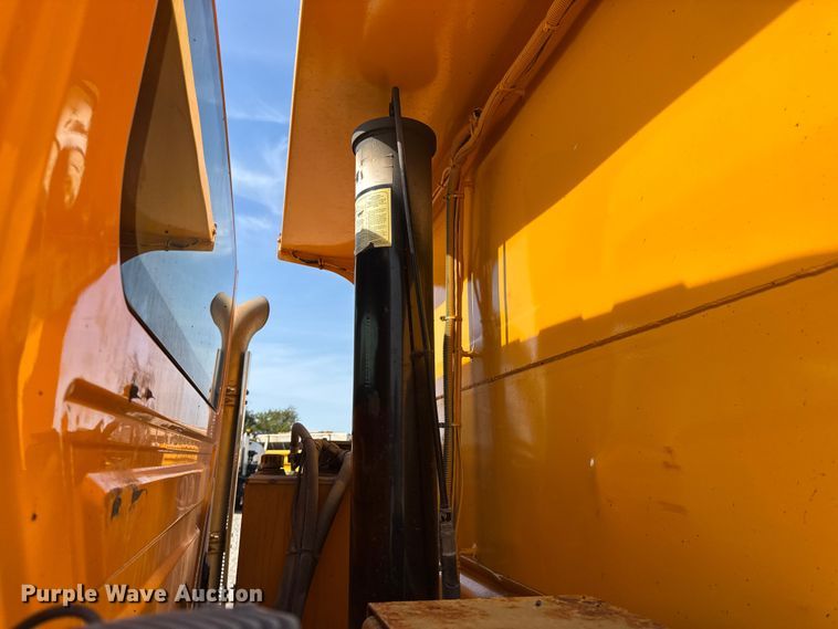 image for item DO2311 2009 International 7500 dump truck